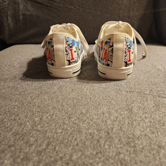 Custom Graphic Low-Top Canvas Sneakers - Picture 4 of 4